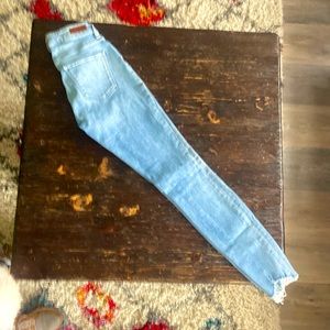 Mid-rise skinny destroyed ankle jeans